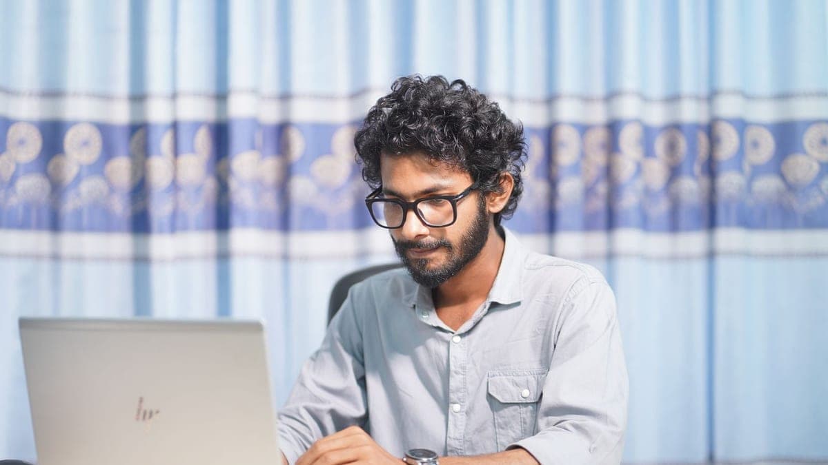 دومين قصير بامتداد .com مناسب لعلامة تجارية